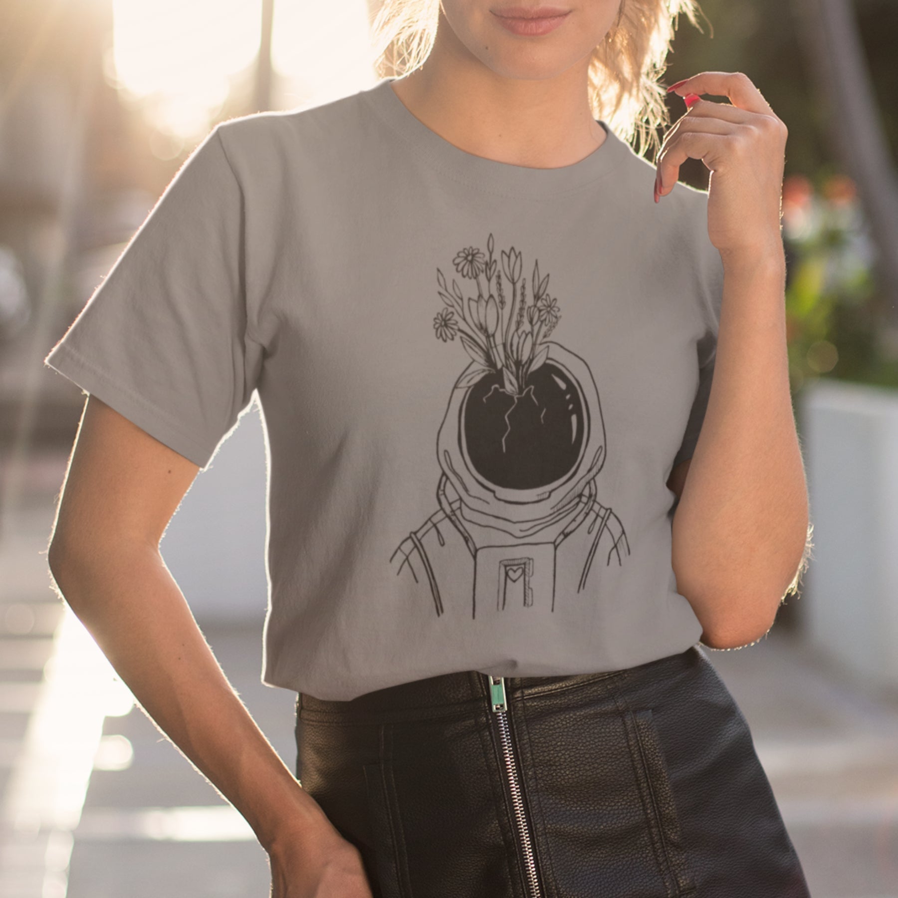 Sivomelírované UNISEX tričko „Kozmonaut s kvetmi“