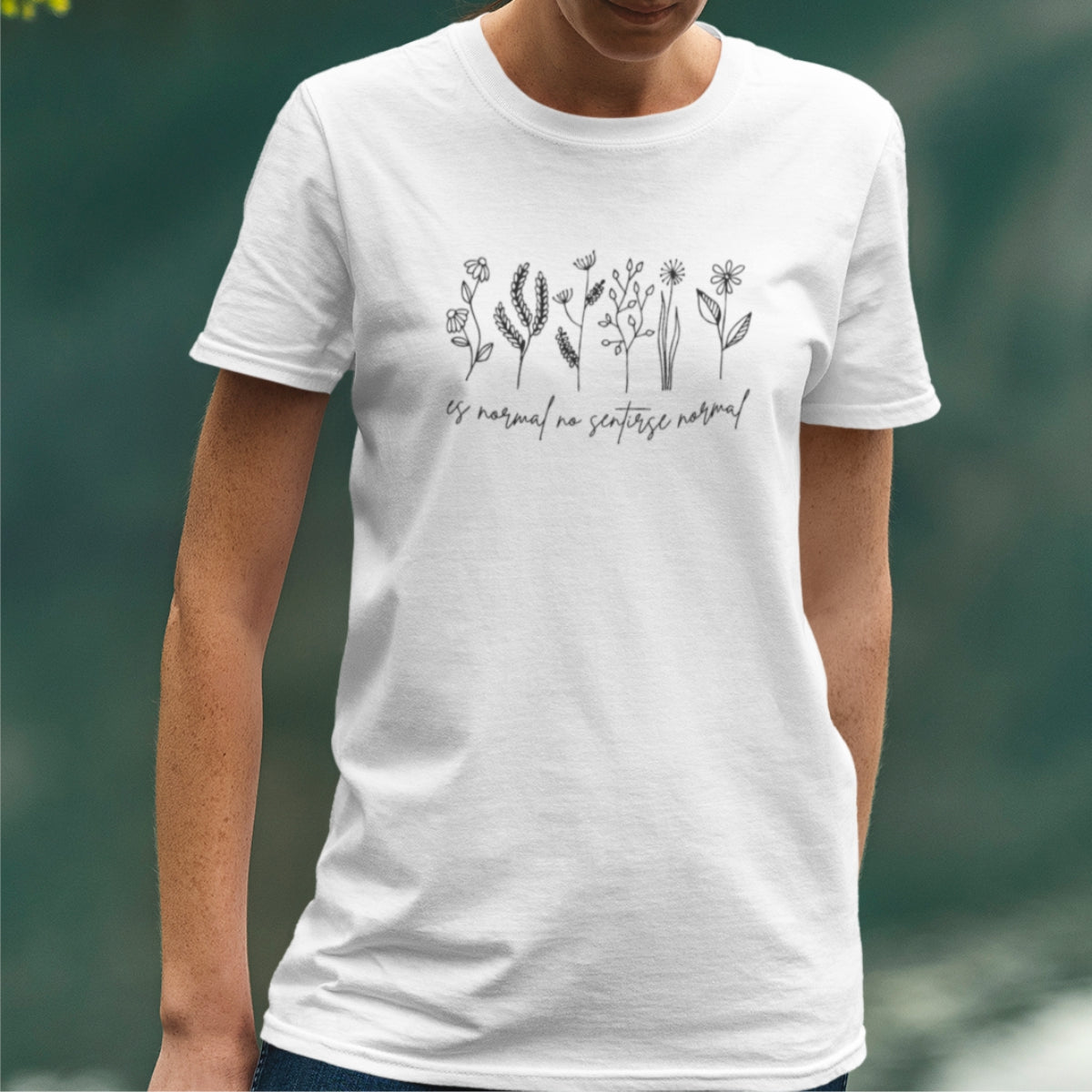 Biele UNISEX tričko „Es normal“