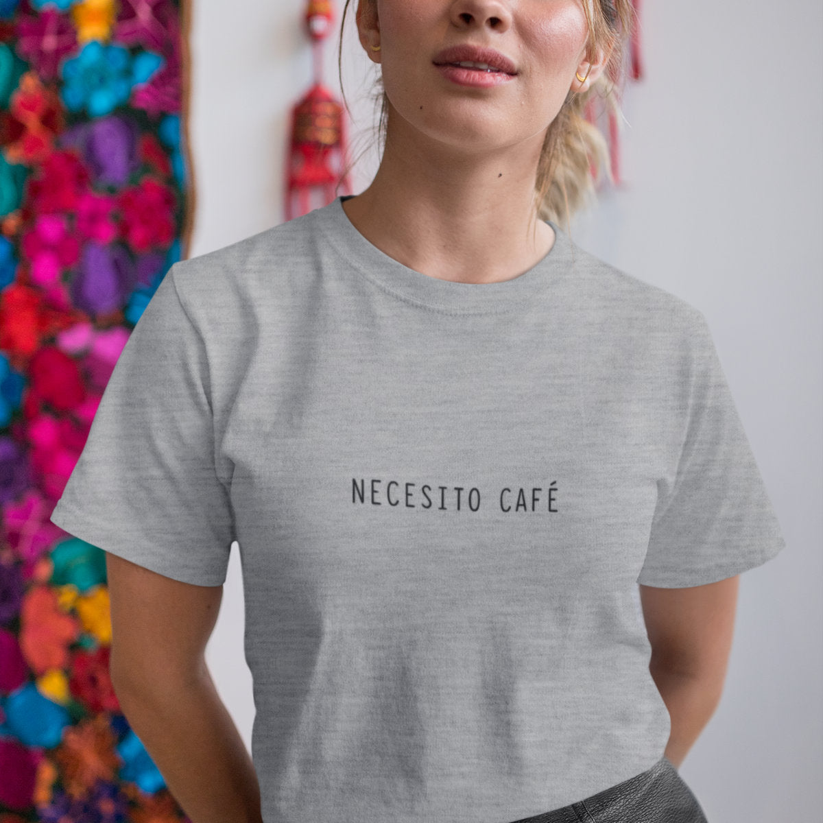 Šedé melírované tričko „I need coffee“